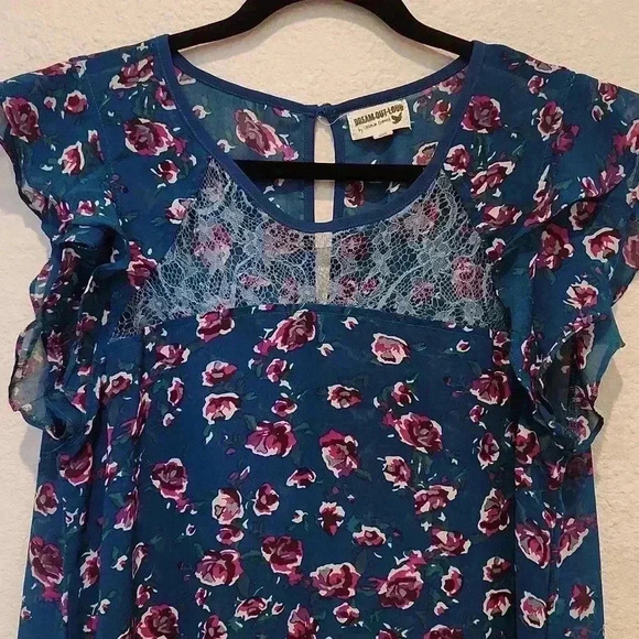 Dream Out Loud Lace Top - Picture 3 of 9